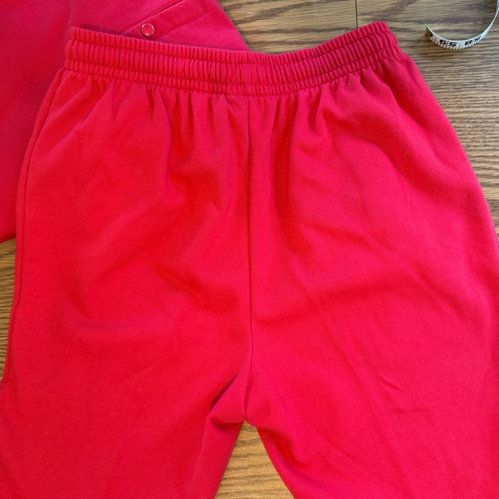 VTG Liz Red Sweatshirt and Pants Set - Picture 15 of 16